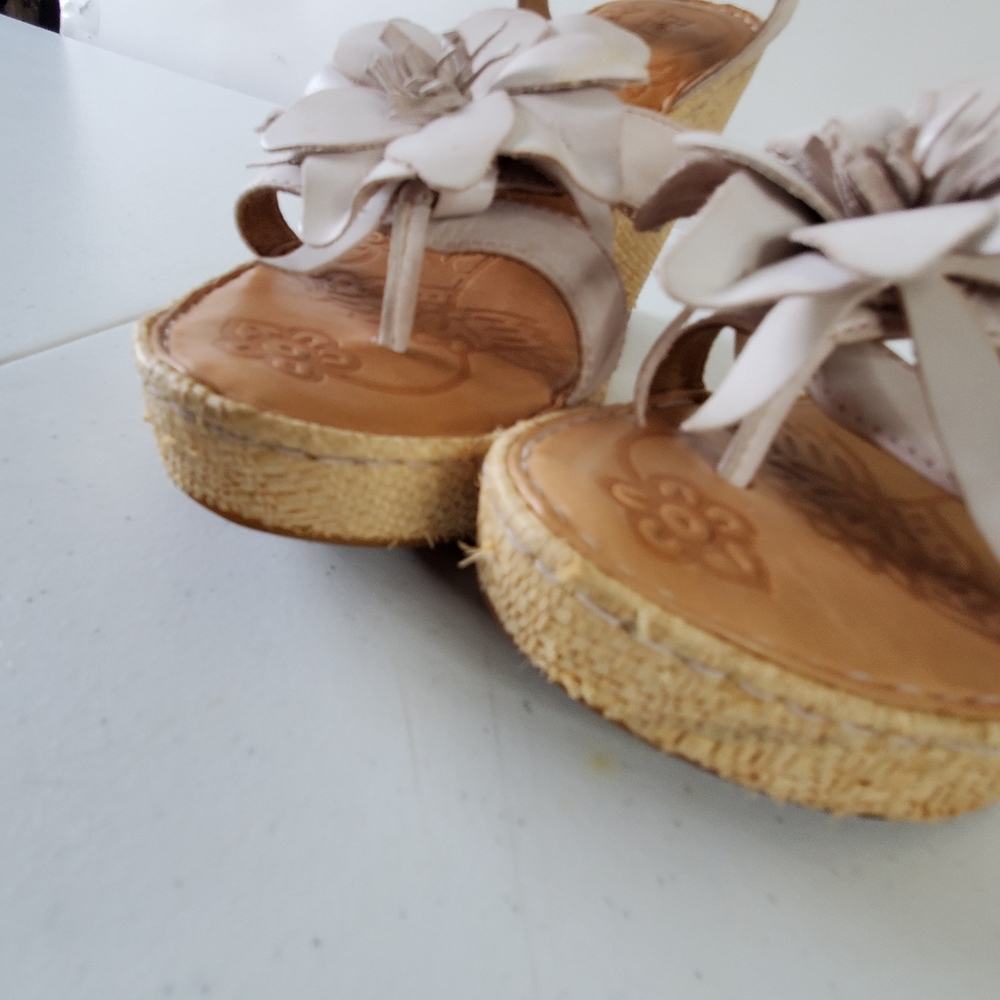 Born Lovina Floral Wedge Sandal Size 9 Cream Leather Raffia Platform Shoes - Picture 9 of 15